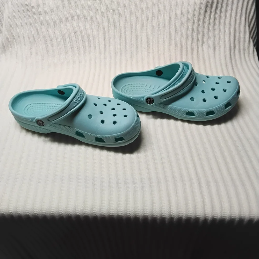 Crocks Classic Clogs In Blue/green Teal Color. Unisex Size Men's 8 Women's 10.